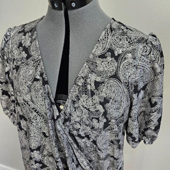 Michael Kors Black Silver Foil Paisley Wrap Top Blouse Women's Medium Tie Side - Picture 5 of 14